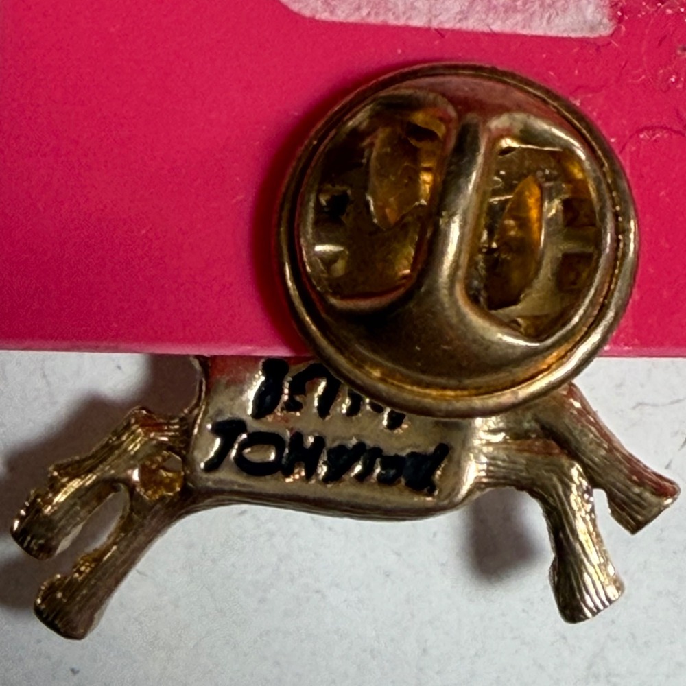 Betsey Johnson Vintage Christmas Reindeer Pin Glitter Faux Pearl Kiss Mark Gold - Picture 3 of 3